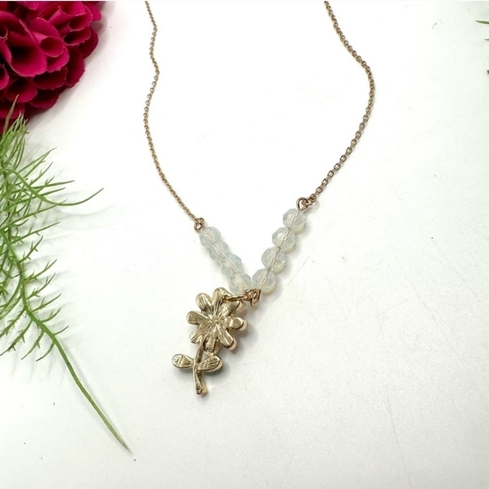 NEW⚜️”Adaline” Opalescent Flower Charm Necklace - Picture 5 of 9